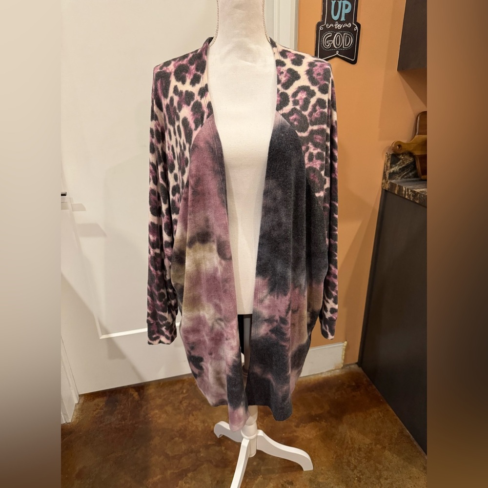 a.gain | Cheetah and Tye Dye Super Soft Kimono | NWOT